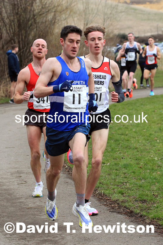 Senior men and veteran men over-40s NECAA Road Relay Champs., Hetton Lyons Park, Hetton le Hole, County Durham. Photo: David T. Hewitson/Sports for All Pics